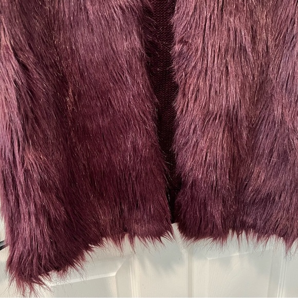 NWT Cotton On Women M/L Long Line Wine Color Sweater Vest Knit/Faux Fur Pockets - Picture 4 of 16